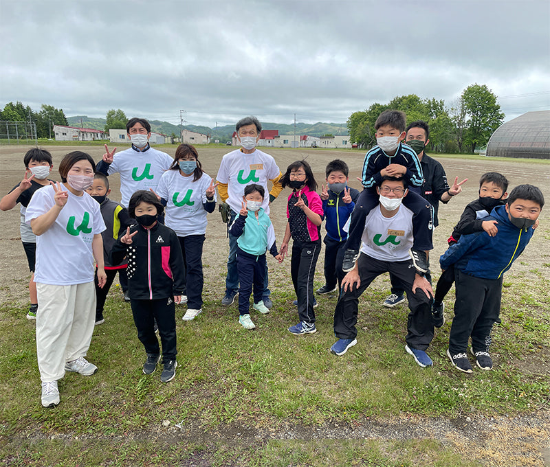活動に参加した子供達と引率者の集合写真