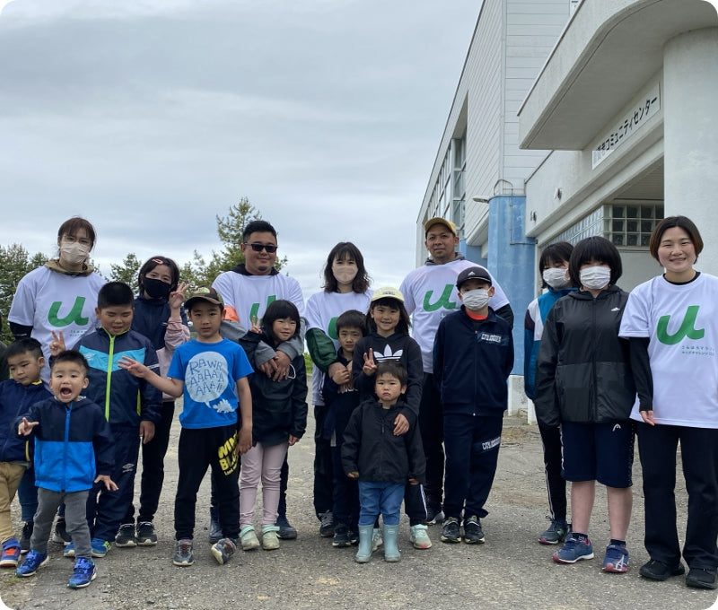 活動に参加した子供達と引率者の集合写真