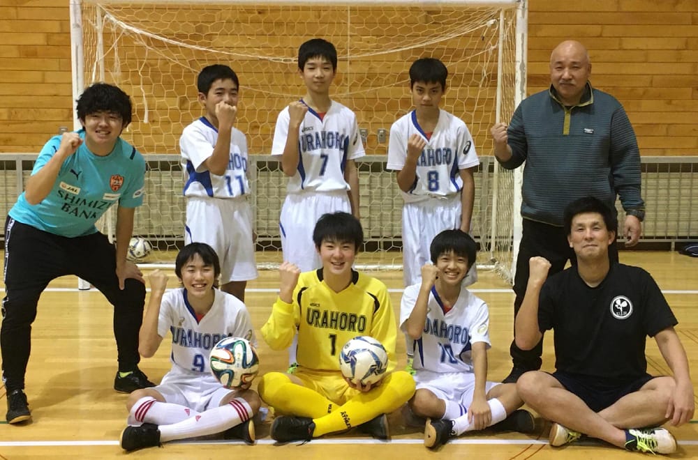 部員の子ども達と指導員の集合写真