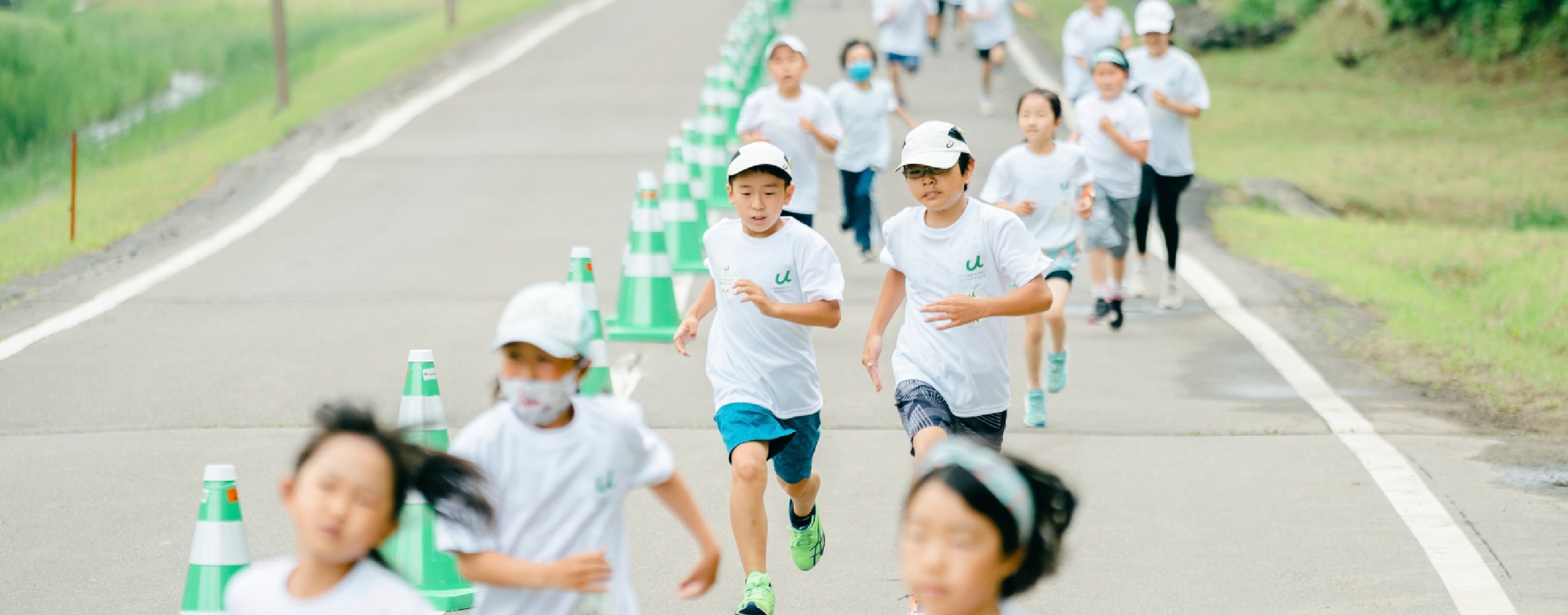 走る子供達
